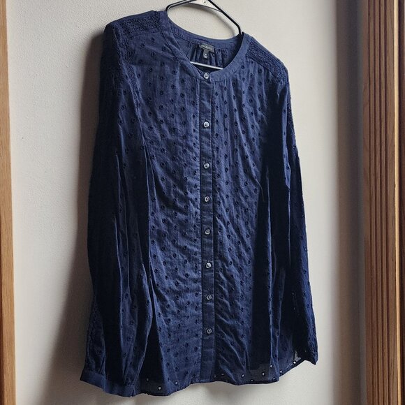 Talbots Navy Blue Eyelet Lace Button Down Shirt Size Medium - Picture 3 of 13